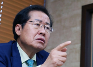 홍준표 마이웨이 행정··· TK신공항 '플랜B' 고수