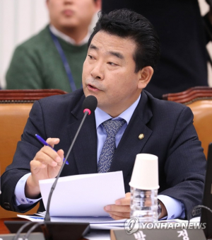 청년 근속 평균 11개월…사지로 몰아