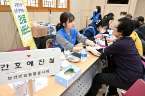 군위군 ‘농촌 왕진버스 사업’ 500여명 찾아