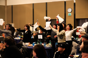 강풍도 고개 숙였다... 홀인원, 이글 2방 터졌다